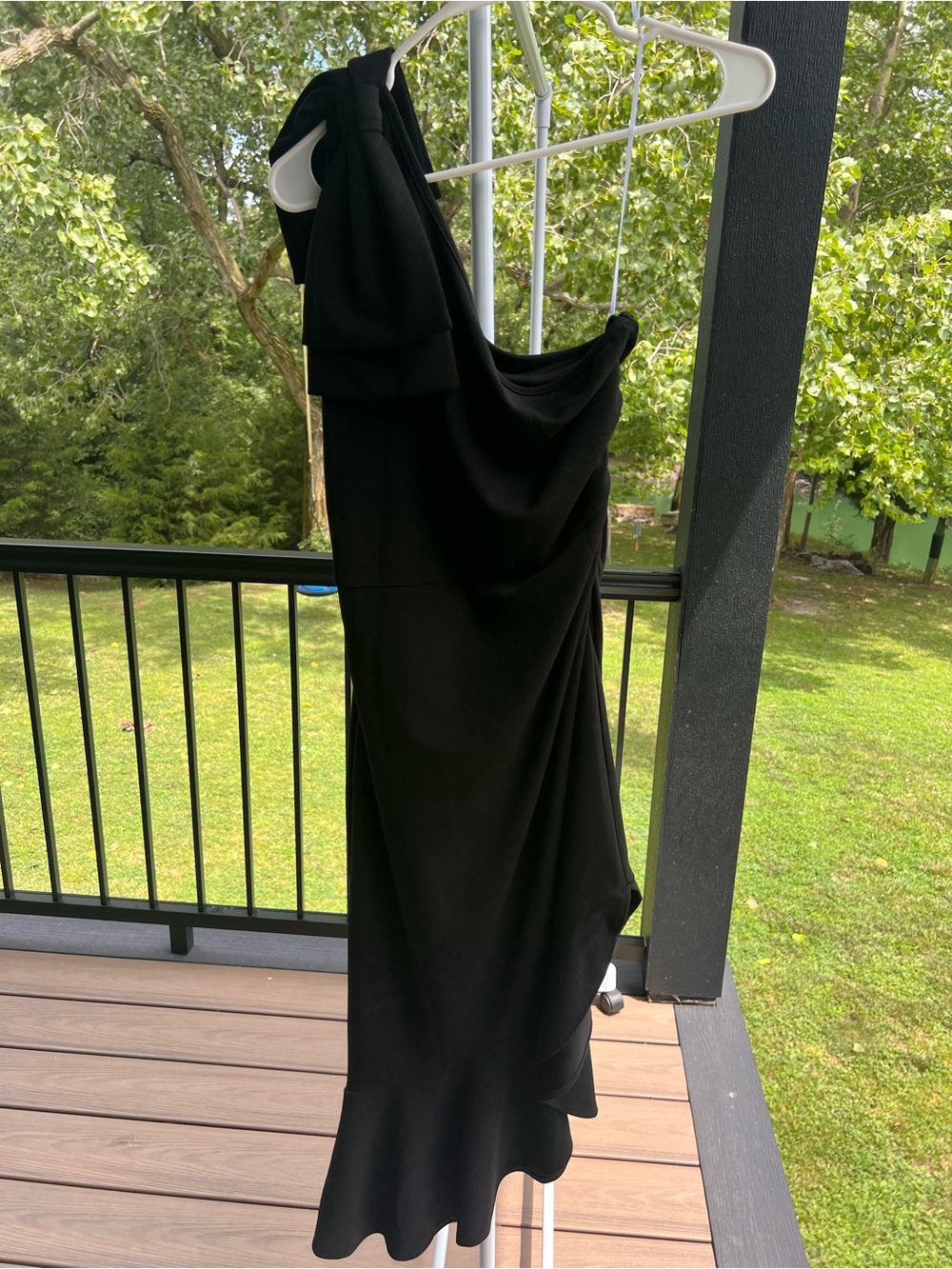 One-Shoulder Black Ruffle-Hem Dress with Bow MEDIUM